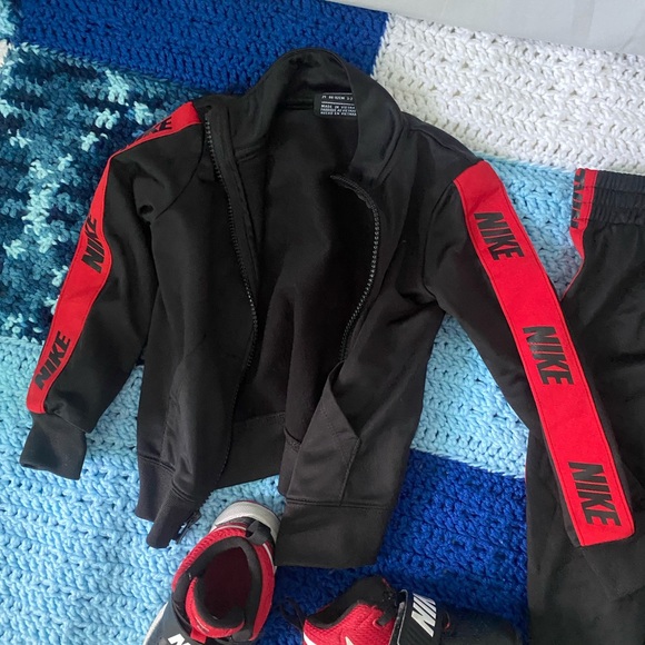 Nike Track Suit & Nike Shoes - Picture 6 of 7